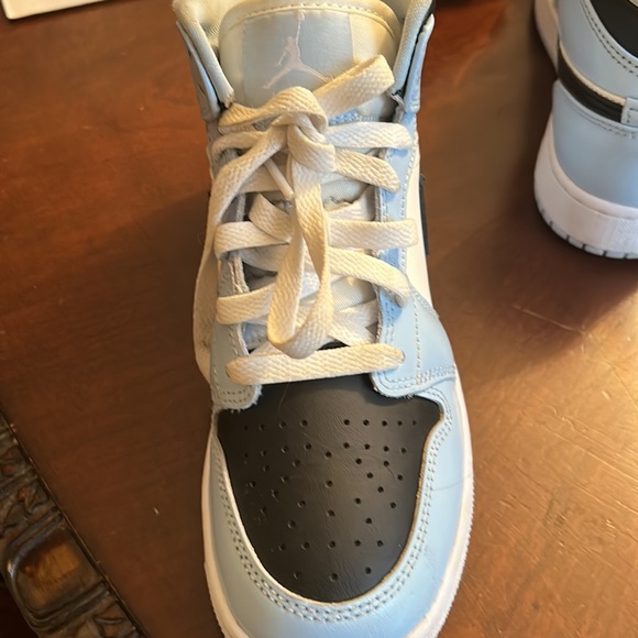 Good condition only one shoe has a crease other than that it’s alright! - Picture 4 of 12